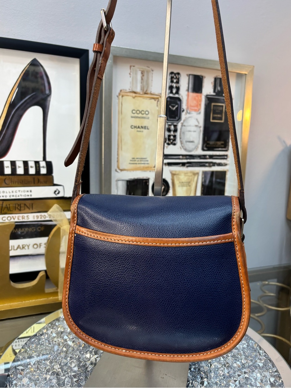 Dooney & Bourke made in china Claremont Field Bag EUC - Picture 4 of 16